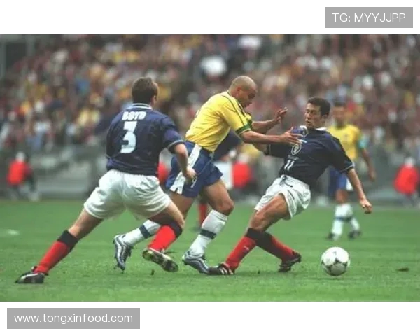 足球的魅力与激情：全球赛场上的精彩瞬间与永恒传奇