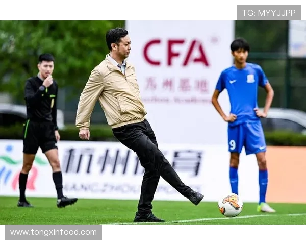 成都足球队个人能力提升的热议与未来发展探索 成都足球队个人能力提升的热议与未来发展探索