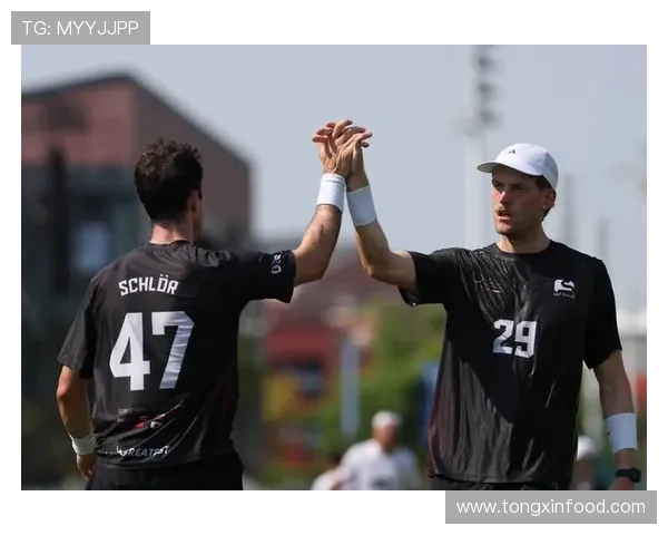 成都飞盘队荣登全国配合排行榜第三名展现团队实力与默契 成都飞盘队荣登全国配合排行榜第三名展现团队实力与默契