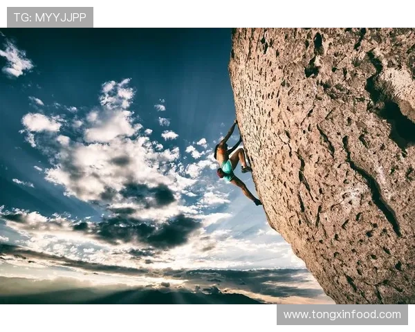 重庆攀岩队团队协作引发热议背后的争议与思考