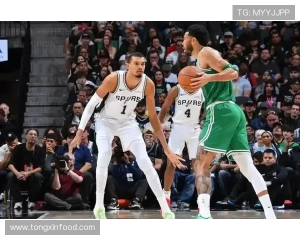 凯尔特人对阵马刺精彩比赛回放全程回顾与精彩瞬间分析